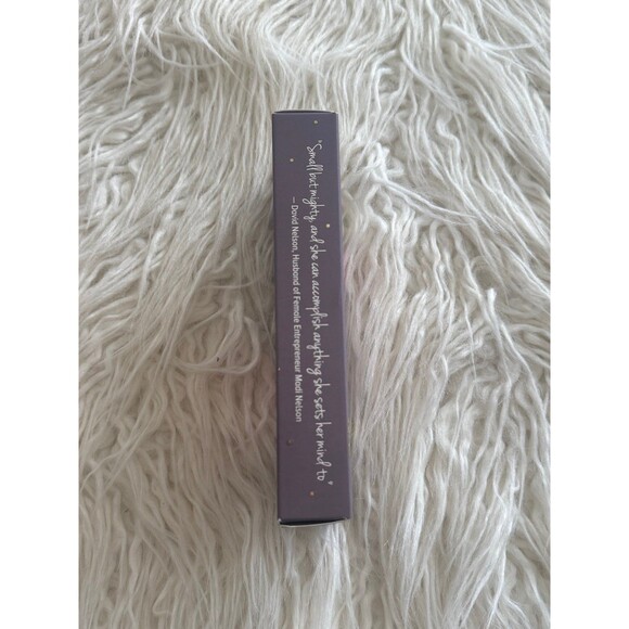 It Cosmetics x Madi Nelson Superhero No-Tug Eyeshadow Sticks Kit - Picture 7 of 10